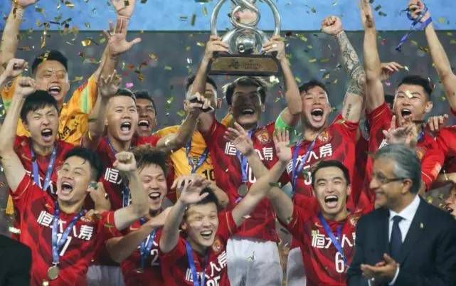 范德贝克已经抵达德国，以接受法兰克福的体检，自从以4000万英镑转会费从阿贾克斯加盟曼联以来，三年半的时间里他只在英超首发6次。